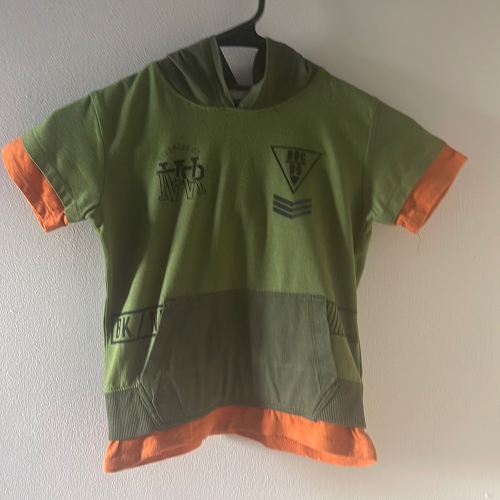 Rocawear green hooded t-shirt (size: 4)